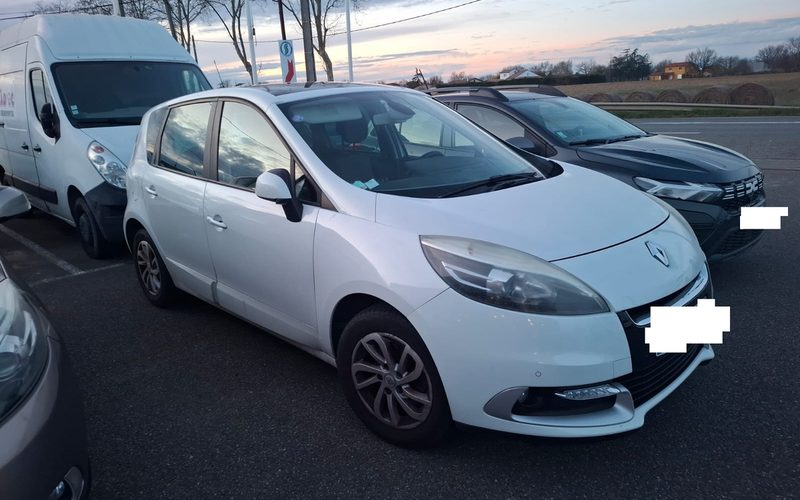 Coche tal cual revisado por un asesor para su compra