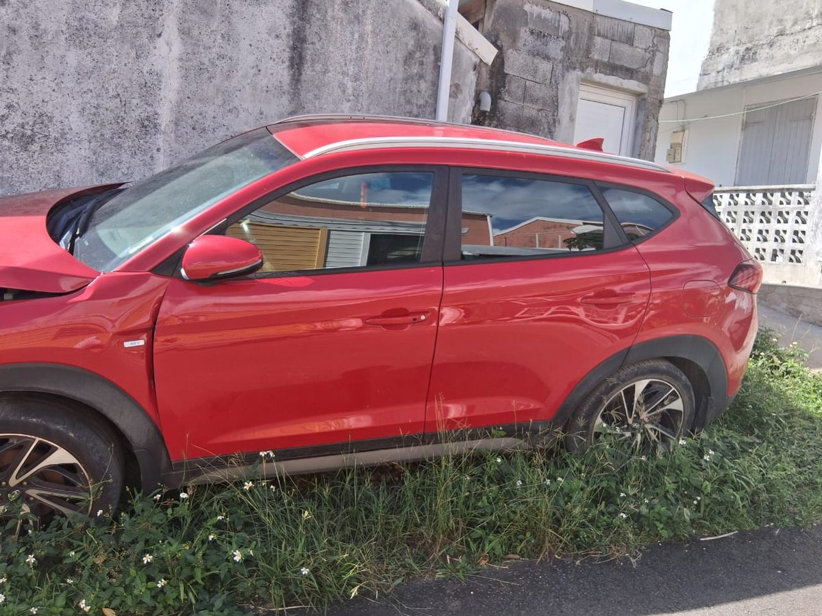 SUV rojo